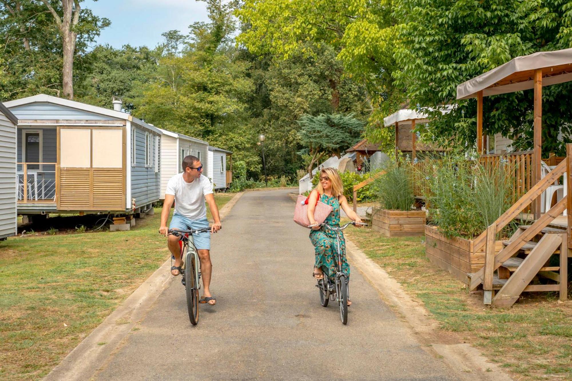 Camping Des Salines Salies-de-Béarn Exteriör bild